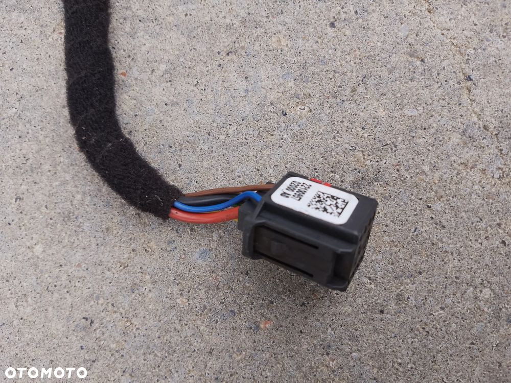 TOURAN 5T SIŁOWNIK ELEKTRYCZNY KLAPY 5TA827851A - 6