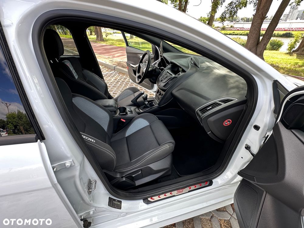 Ford Focus - 30