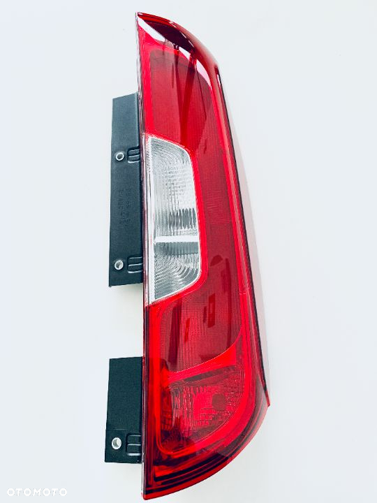 Lampa tylna Fiat Doblo z tylnymi drzwiami podwójnymi po 2015 roku NOWA parts4van