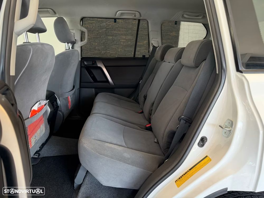 Toyota Land Cruiser - 13