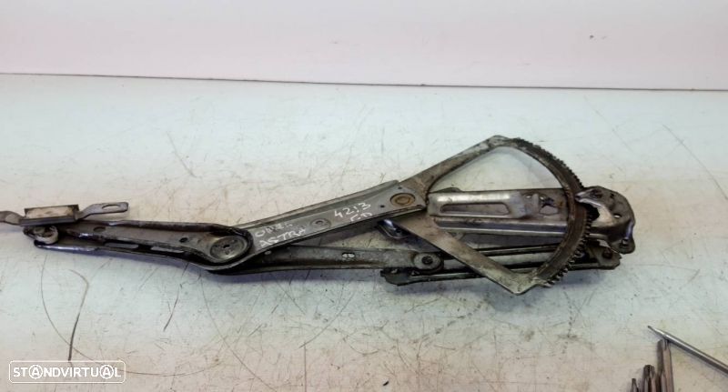 Elevador Manual Fte Dto Opel Astra G Combi (T98) - 1