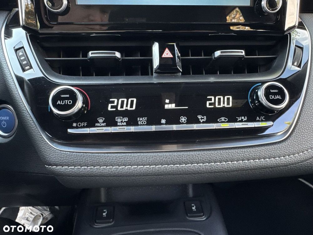Toyota Corolla 2.0 Hybrid Comfort - 29