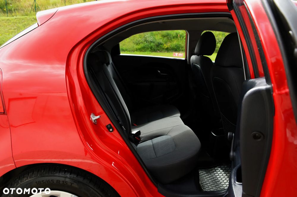 Kia Rio 1.2 L - 12