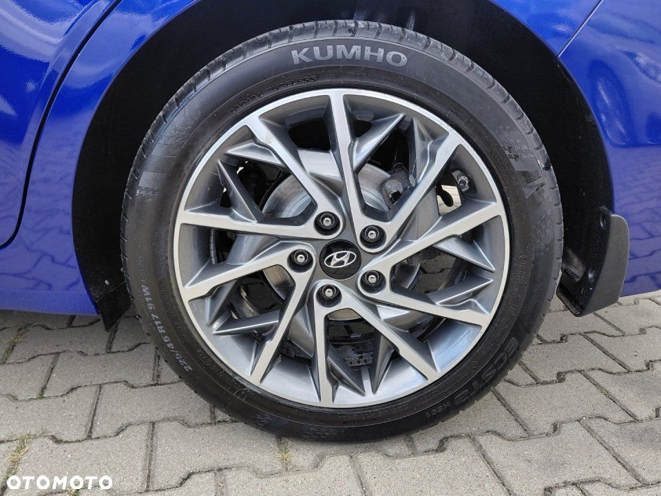 Hyundai Elantra - 32