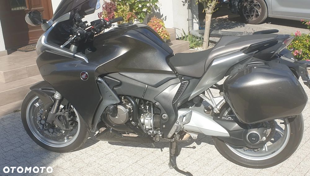 Honda VFR - 2