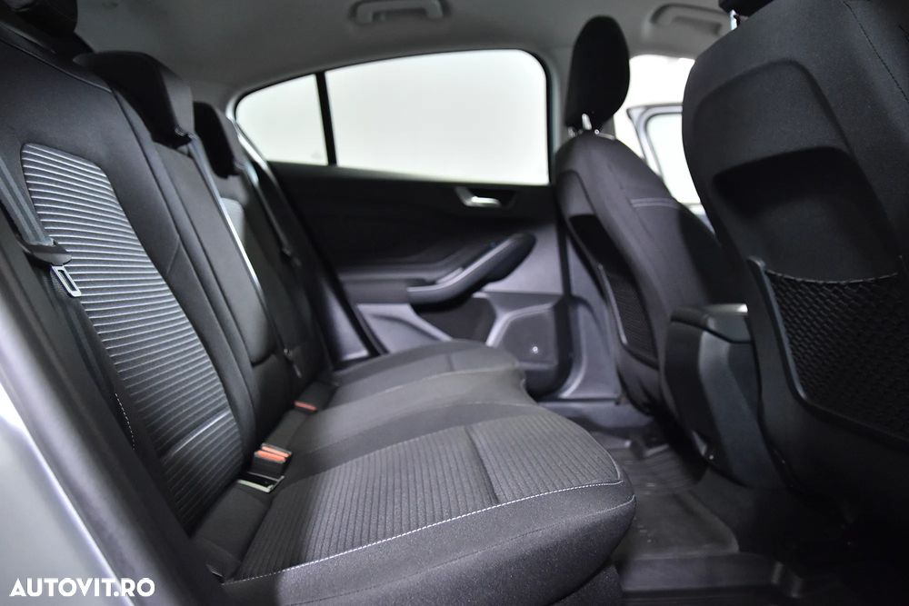 Ford Focus - 13
