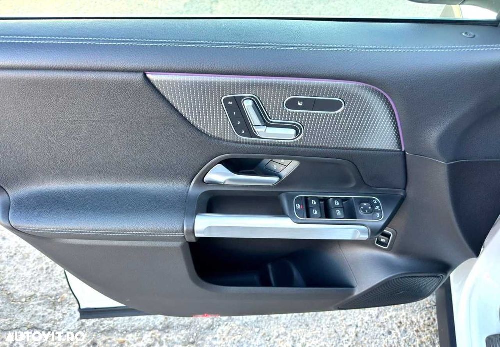 Mercedes-Benz GLB - 13