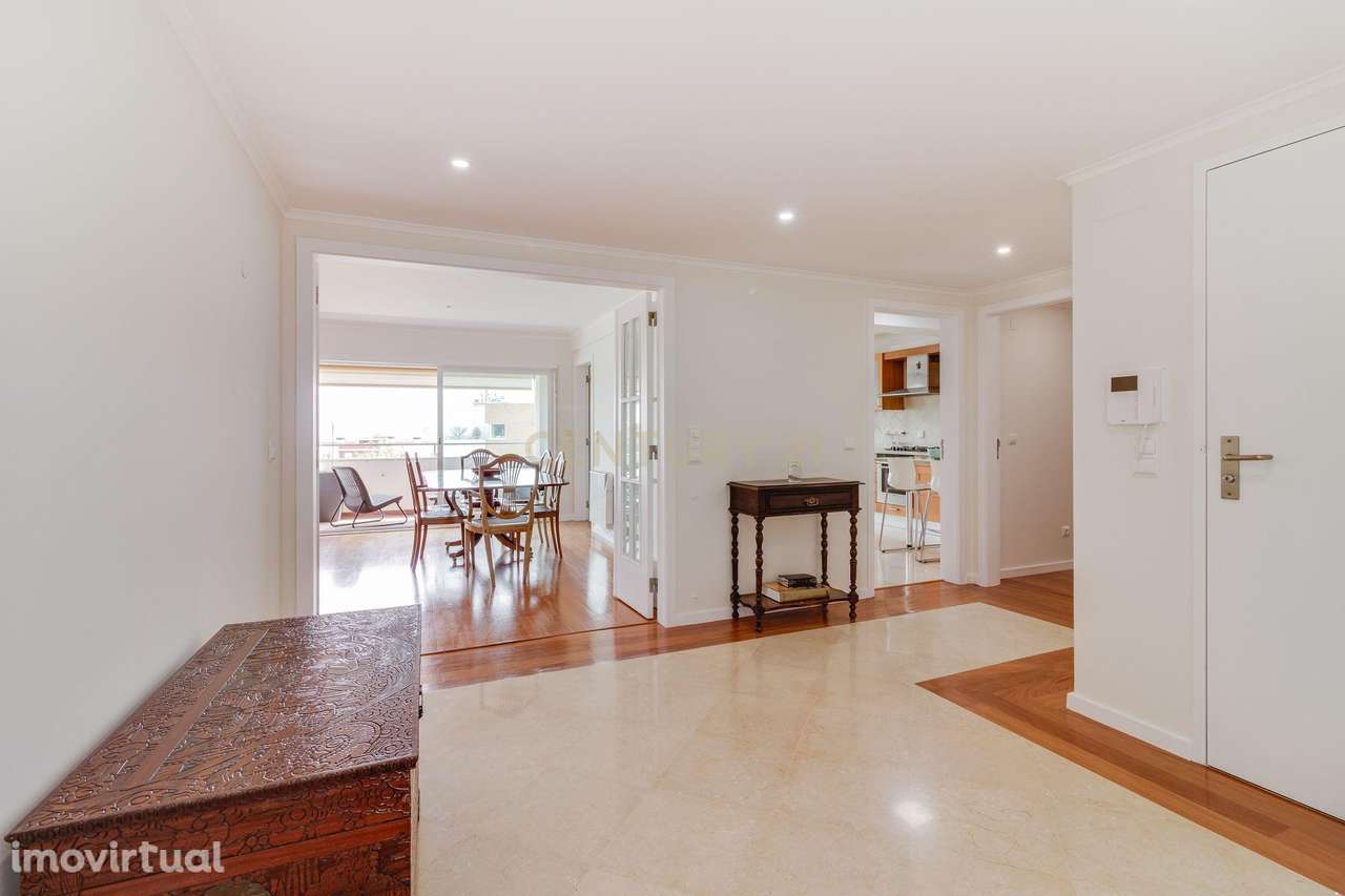 Fantástico T3 com terraço frente ao Parque das Conchas - Grande imagem: 2/55