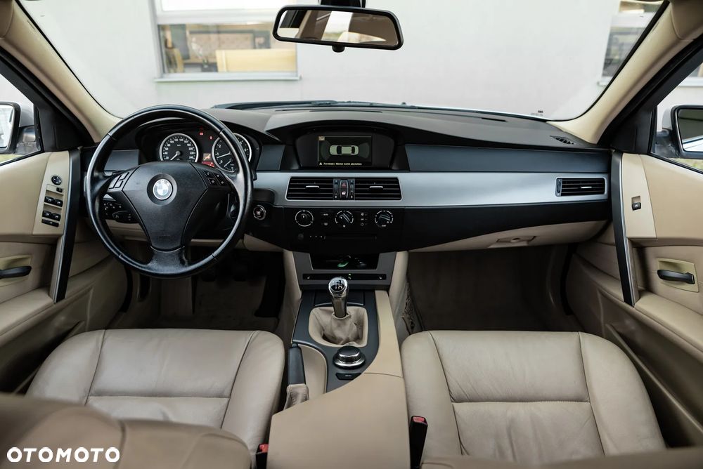 BMW Seria 5 525xi - 22