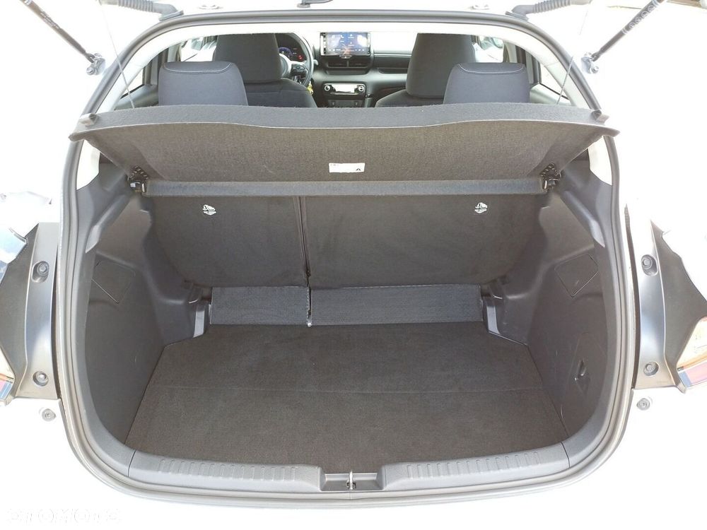 Toyota Yaris Hybrid 1.5 Style - 12
