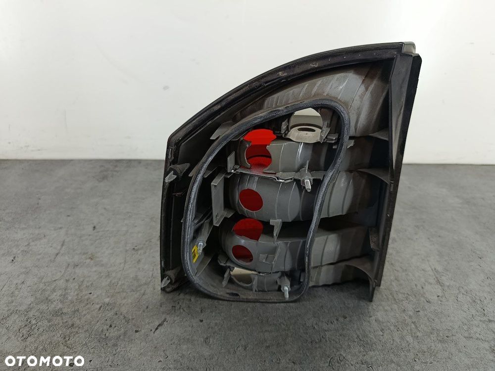 LAMPA TYLNA PRAWA OPEL VECTRA C 13157647 HATCHBACK - 5