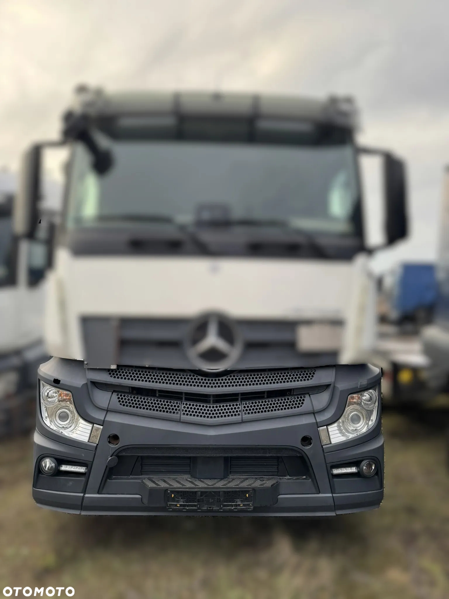 Zderzak przód komplet Actros MP4 - 5