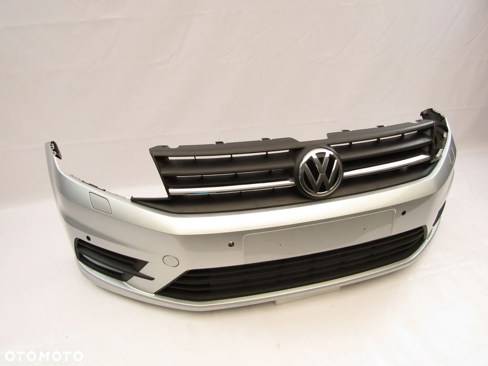Zderzak przedni VW Caddy LIfe 15 - 20 Sprysk. / Pdc-6 Lakier LA7W - 14