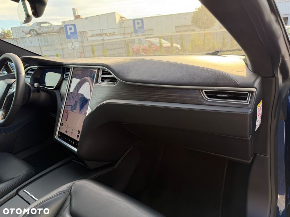 Tesla Model S - 29