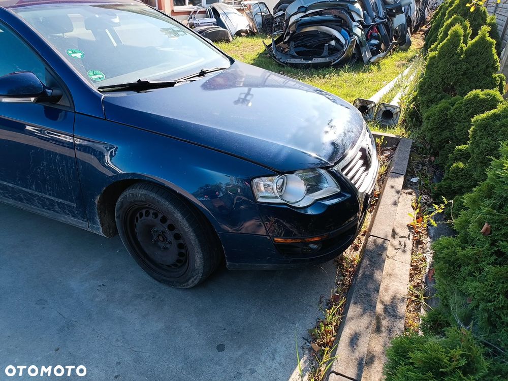 VW Passat B6 z silnikiem 1,6 FSI BLF i skrzynią manualną JJY kolor ozn. LD5Q
