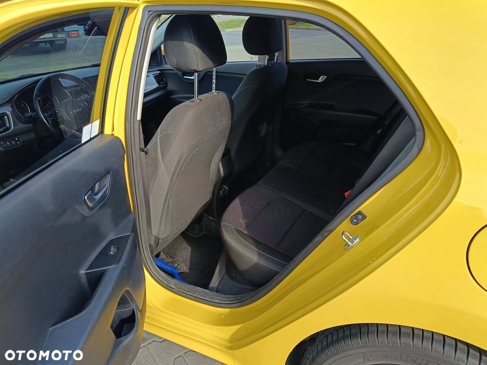 Kia Rio - 11