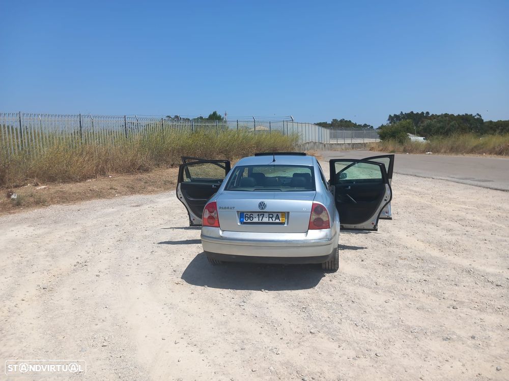 VW Passat 1.9 TDi Highline - 1