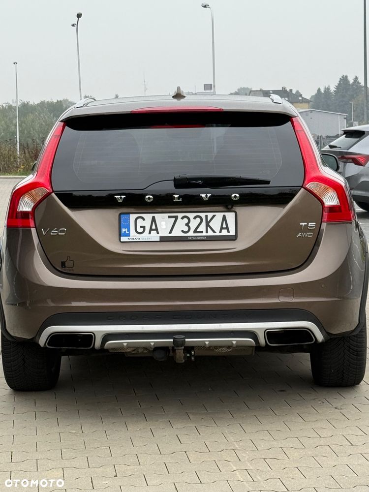 Volvo V60 Cross Country T5 AWD Summum - 3