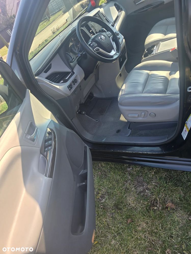 Toyota Sienna 3.5 V6 - 8