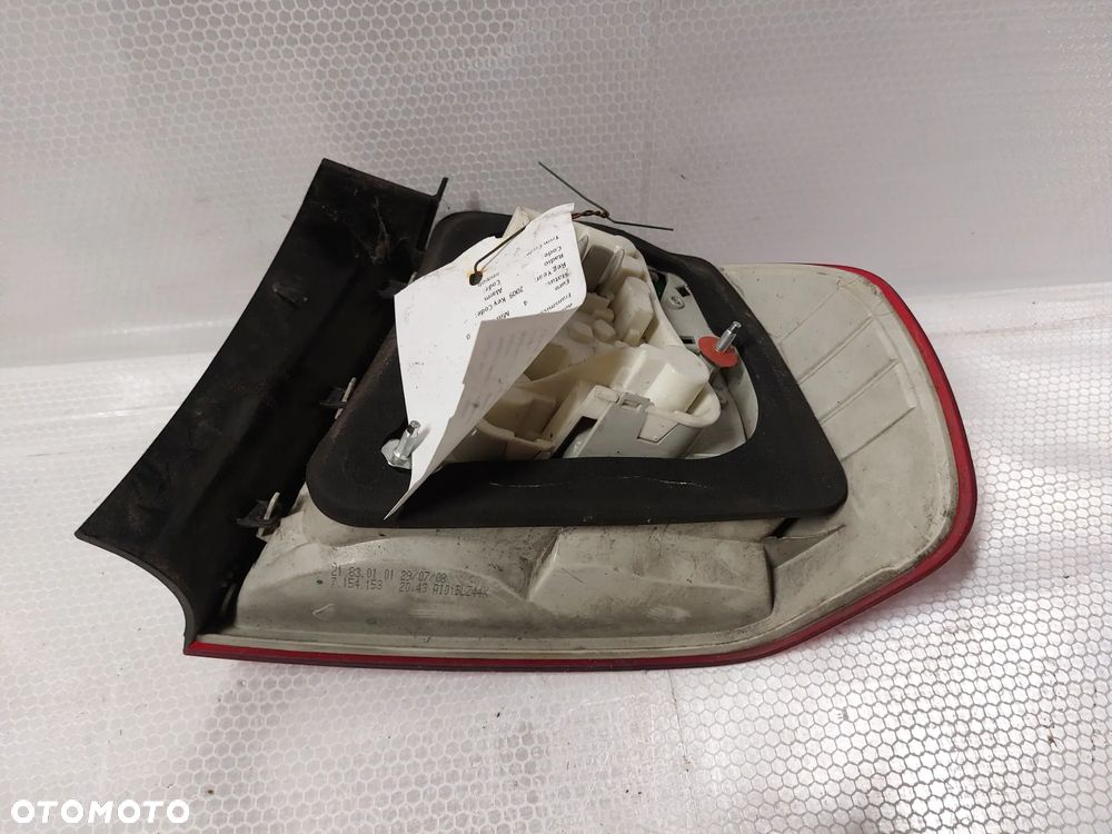 .  LAMPA TYL TYLNA LEWA BMW E90/E91 LED - 3