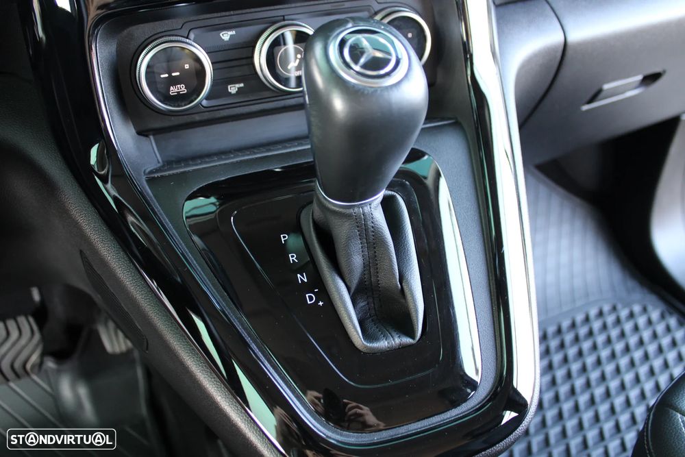 Mercedes-Benz T 180 d Auto Progressive - 35