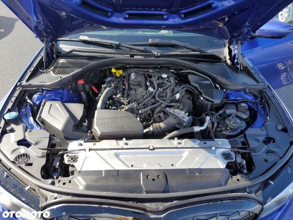 BMW Seria 3 330i xDrive M Sport - 10