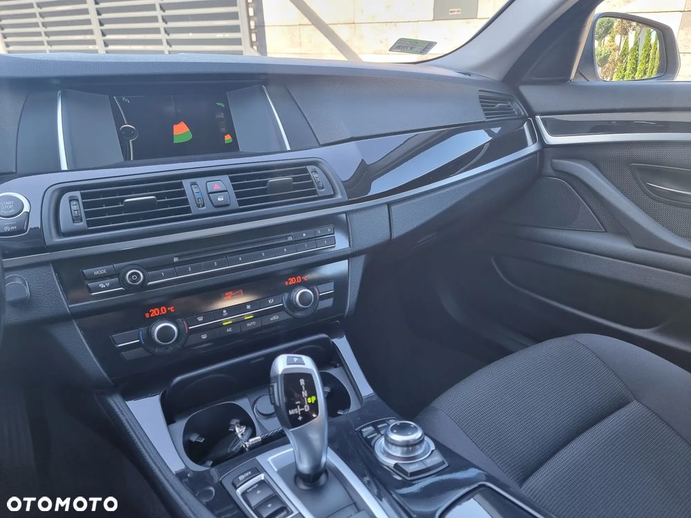 BMW Seria 5 520i Touring Sport-Aut - 12