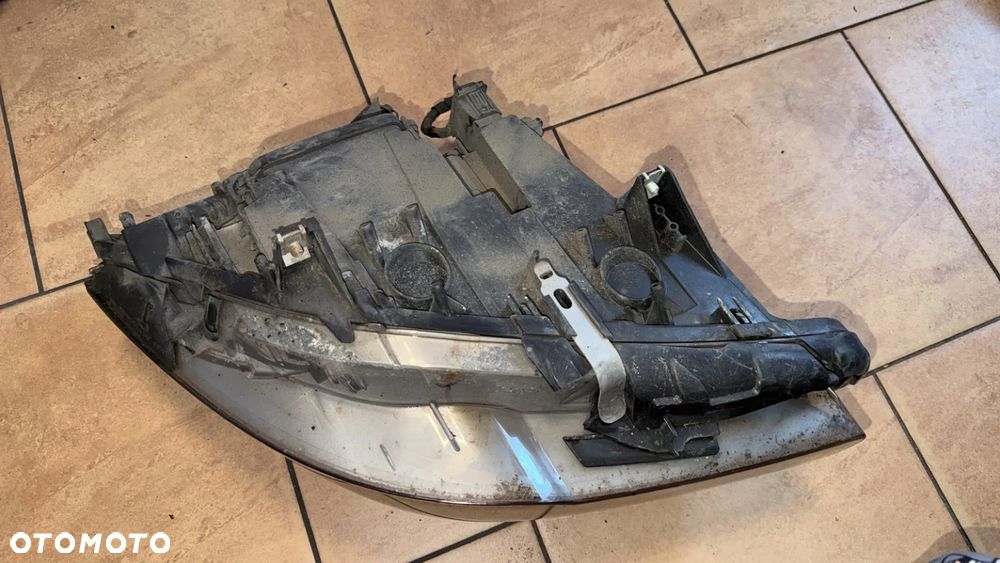BMW 5 F10 F11 LAMPA LEWY PRZÓD ANGLIK 7203241 - 4