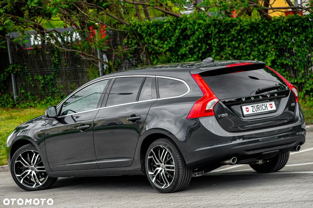 Volvo V60 D5 Geartronic Kinetic - 3
