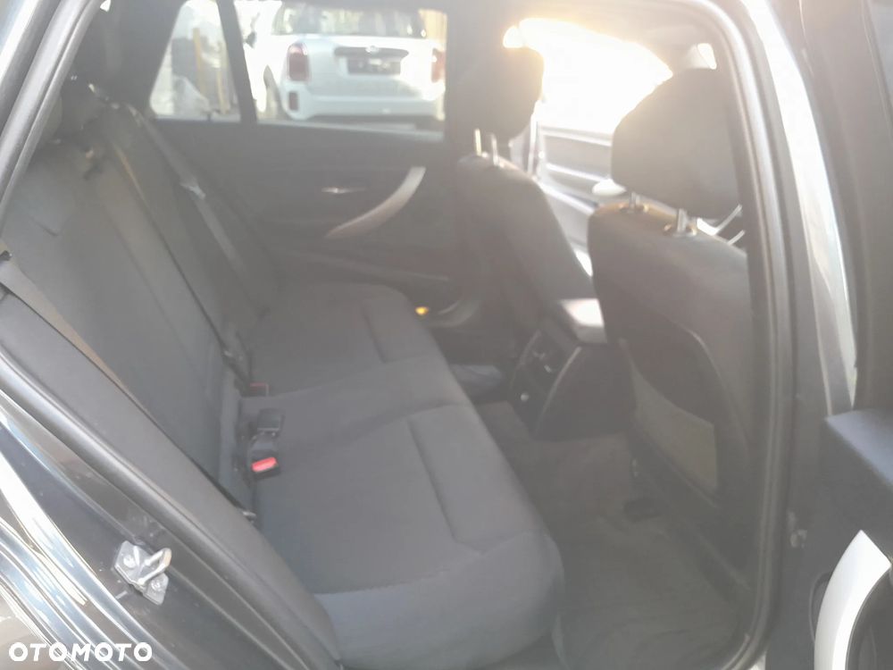 BMW Seria 3 - 16