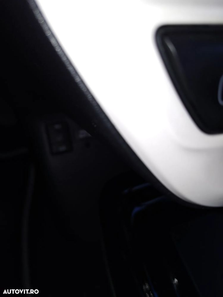 Toyota Prius 1.8 HSD Exclusive - 9