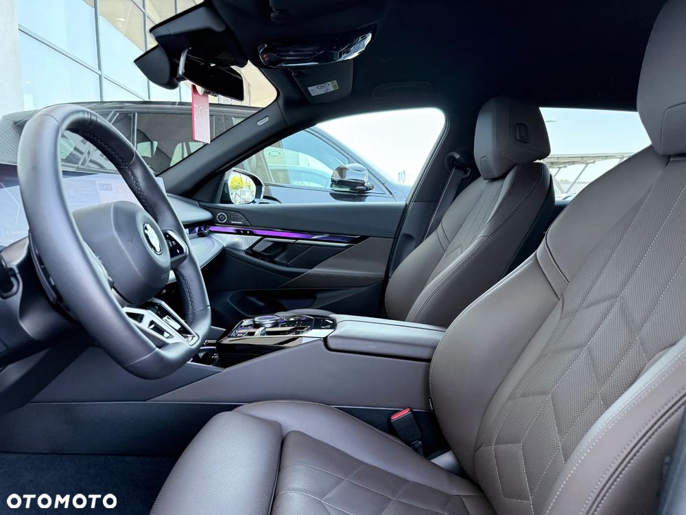 BMW Seria 5 540d xDrive - 29