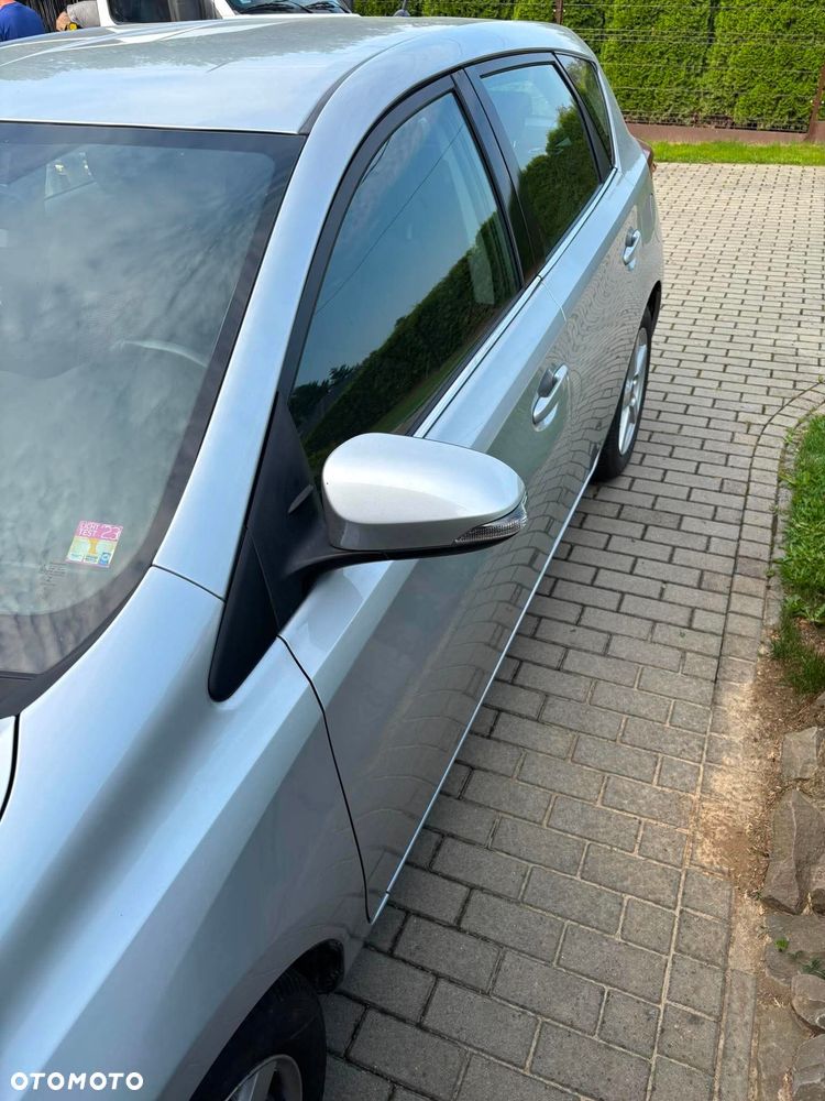 Toyota Auris 1.4 D-4D - 5