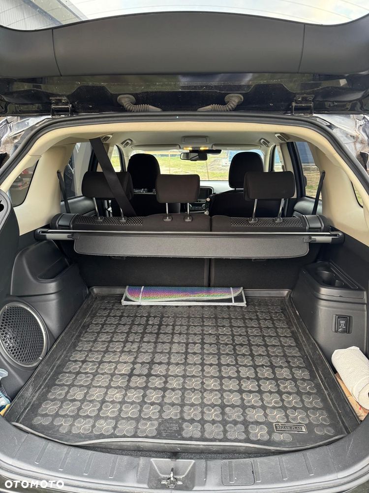 Mitsubishi Outlander 2.0 Instyle Navi 4WD CVT - 15