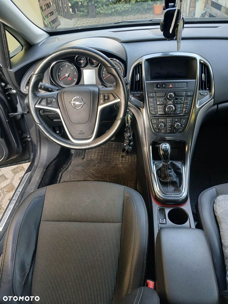 Opel Astra 1.7 CDTI DPF Cosmo - 11