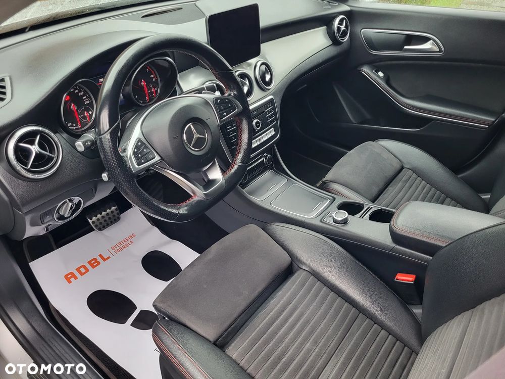 Mercedes-Benz CLA Shooting Brake 200 (CDI) d 4Matic 7G-DCT AMG Line - 14
