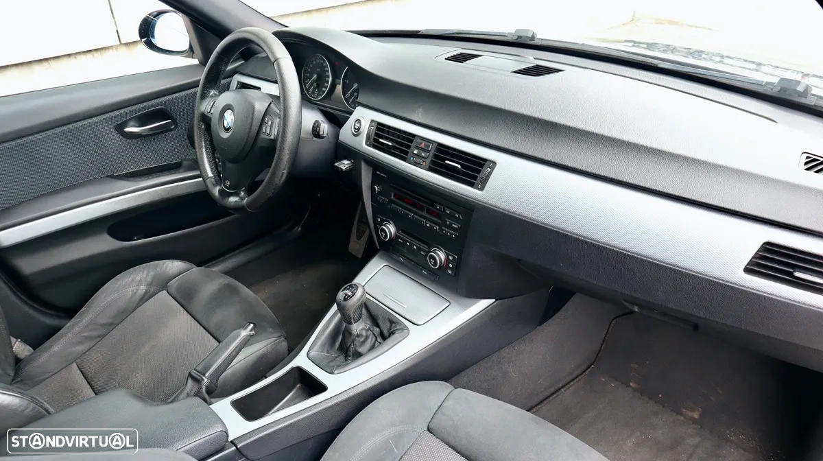 BMW 320 d Touring - 25