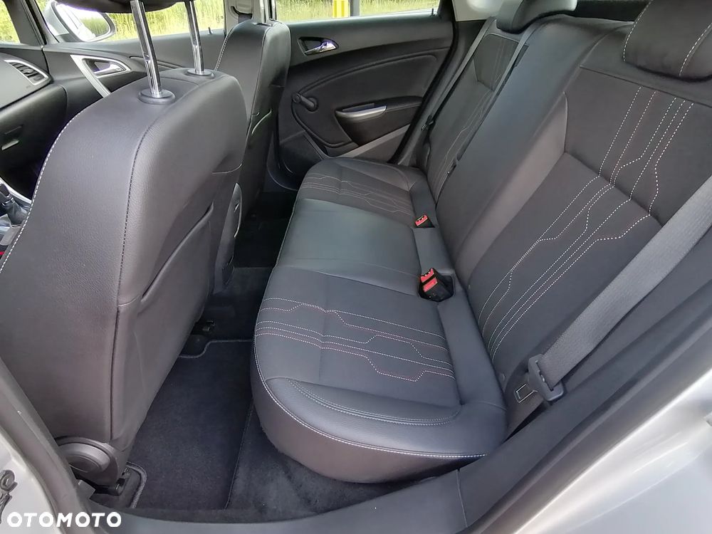 Opel Astra 1.4 Turbo 150 Jahre - 25