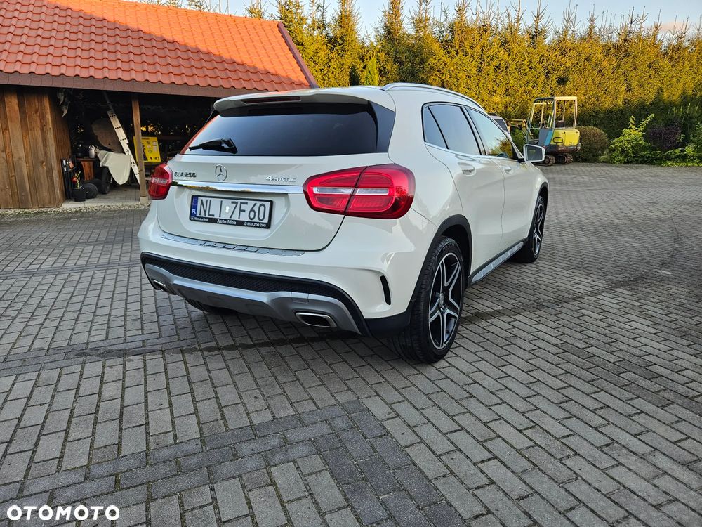 Mercedes-Benz GLA 250 4-Matic - 10