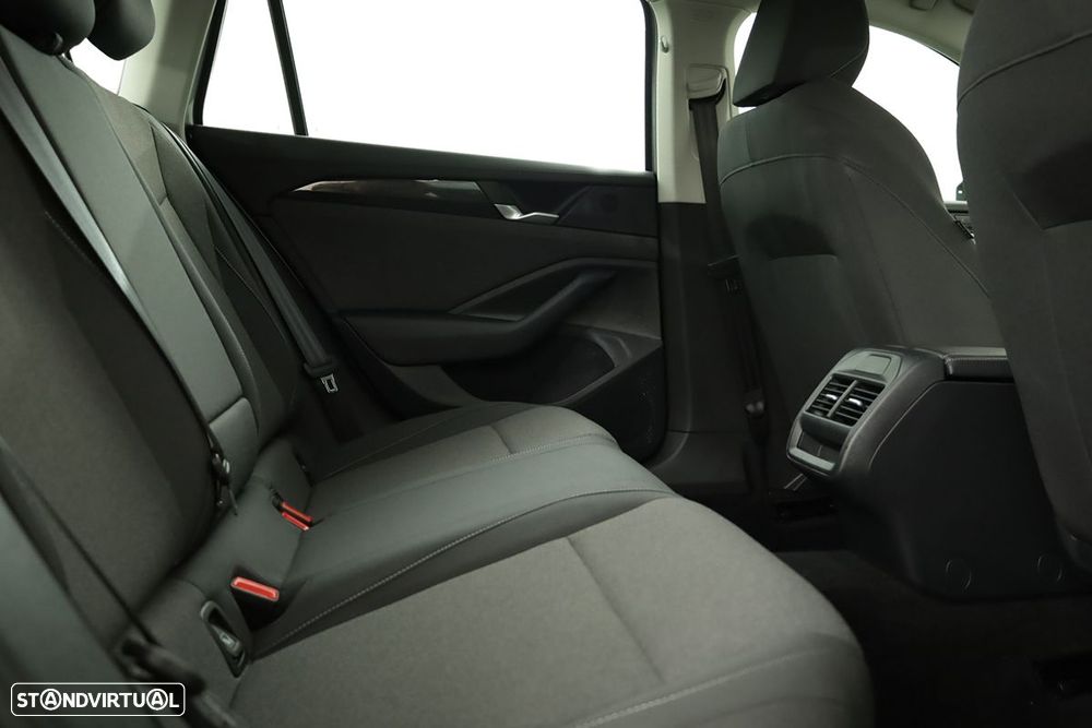 VW Passat Variant 1.5 TSI eHybrid DSG - 20