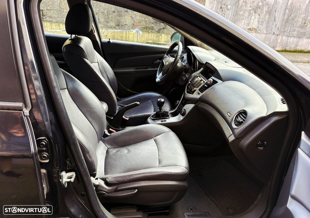 Chevrolet Cruze 1.6 LS - 6