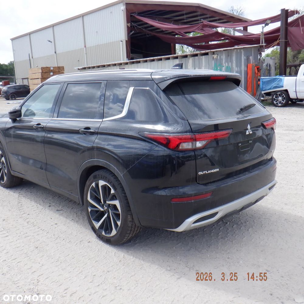 Mitsubishi Outlander - 1