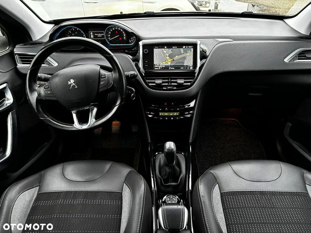 Peugeot 2008 1.2 Pure Tech Allure S&S - 18