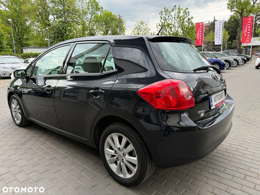 Toyota Auris 1.8 Premium - 22