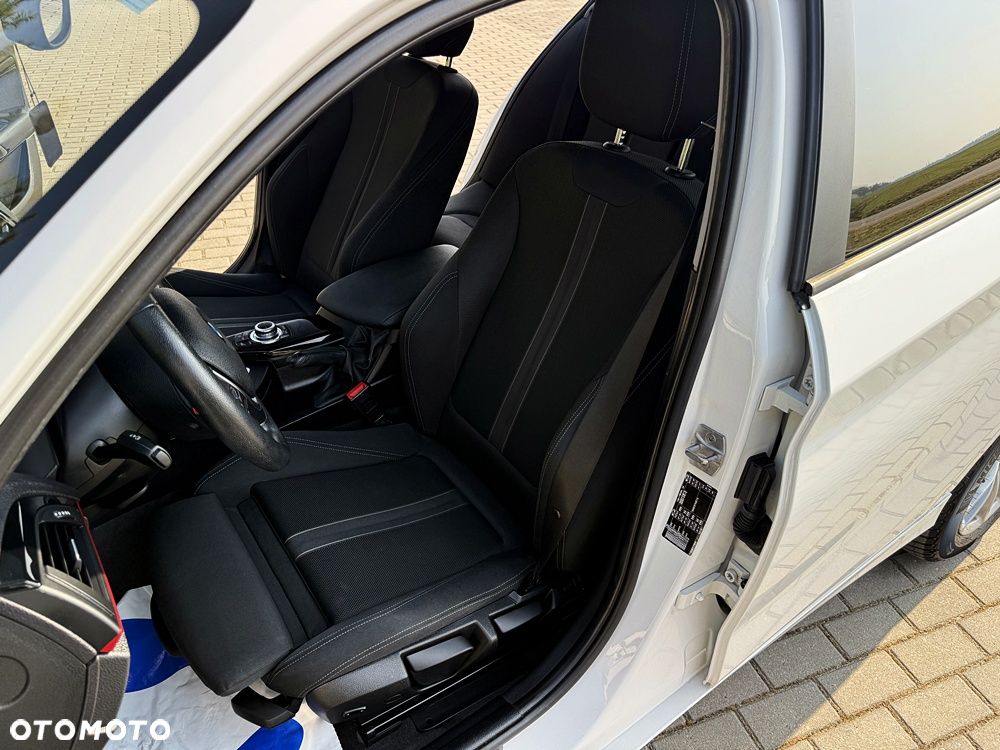 BMW Seria 1 118i Sport Line - 25