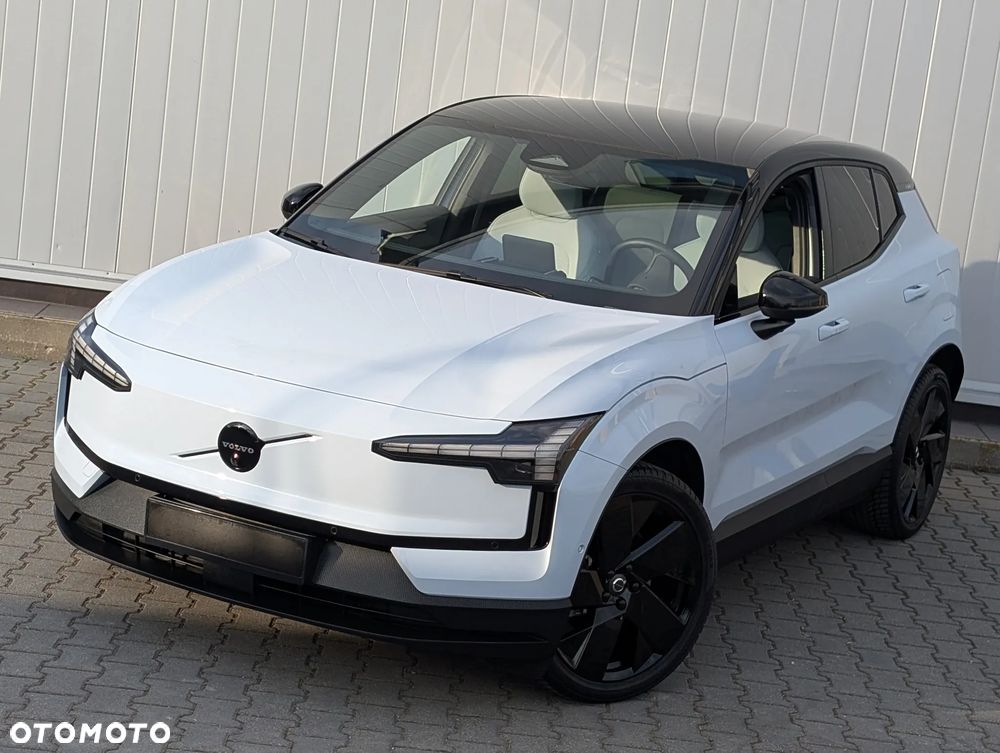 Volvo EX30 Twin Motor Performance AWD Ultra - 11