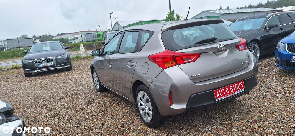 Toyota Auris - 10