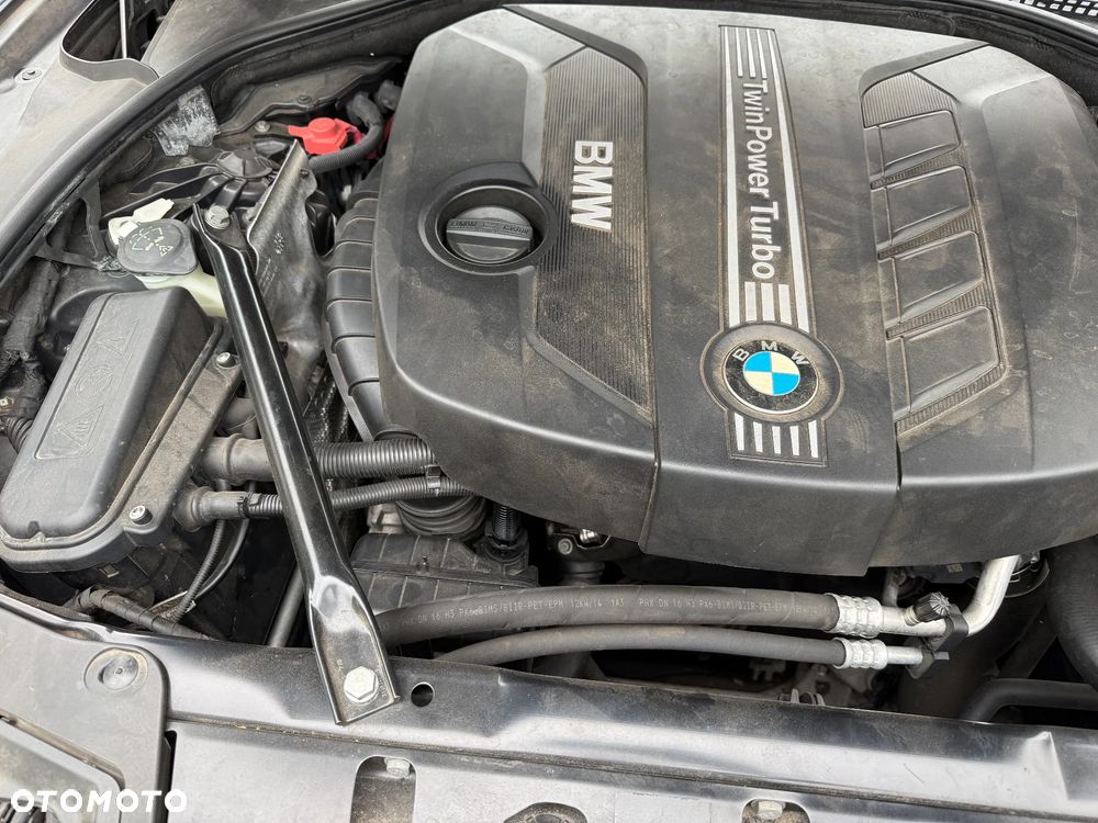 BMW Seria 5 525d xDrive - 12