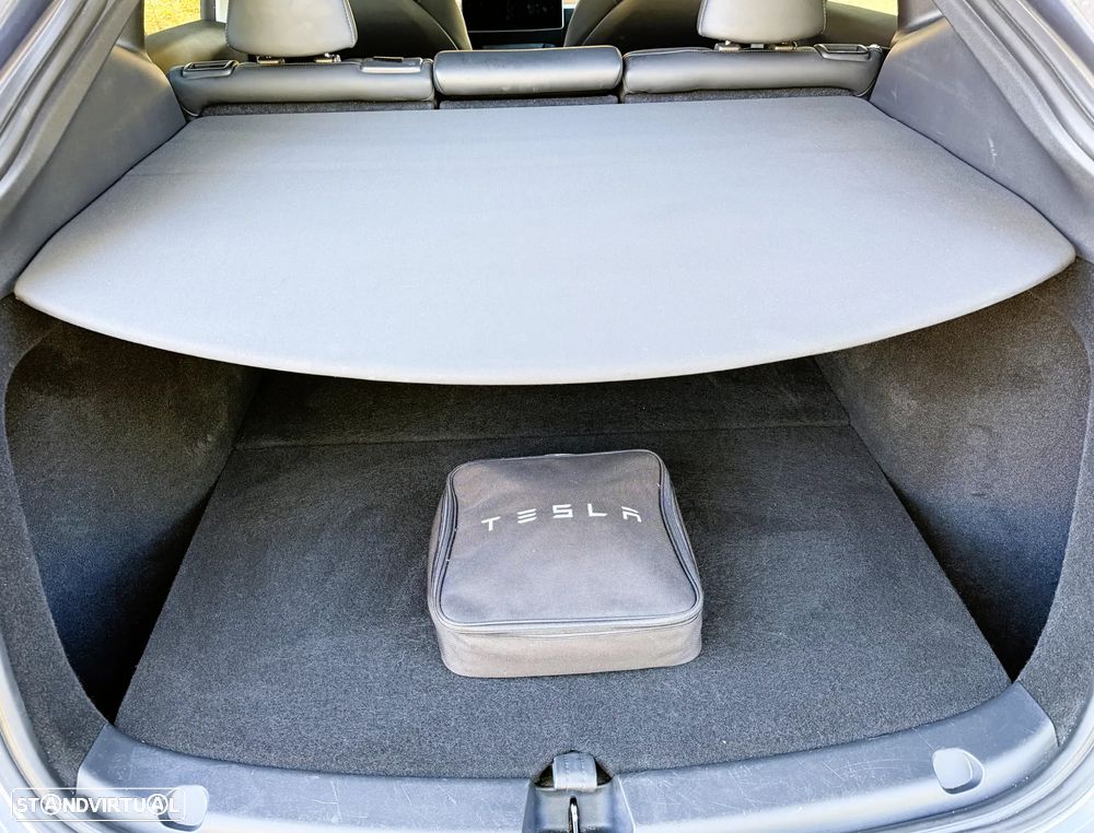 Tesla Model Y Long Range Dual Motor AWD - 29