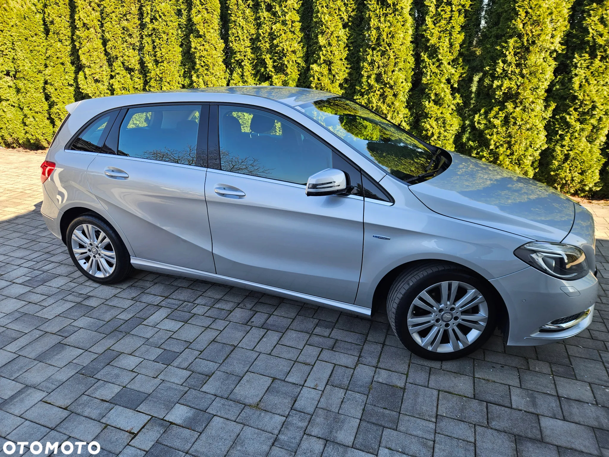 Mercedes-Benz Klasa B 180 (BlueEFFICIENCY) - 2